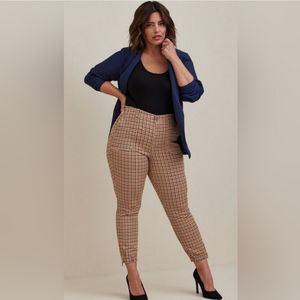 Torrid High Rise Stretch Twill Jogger 16 SHORT